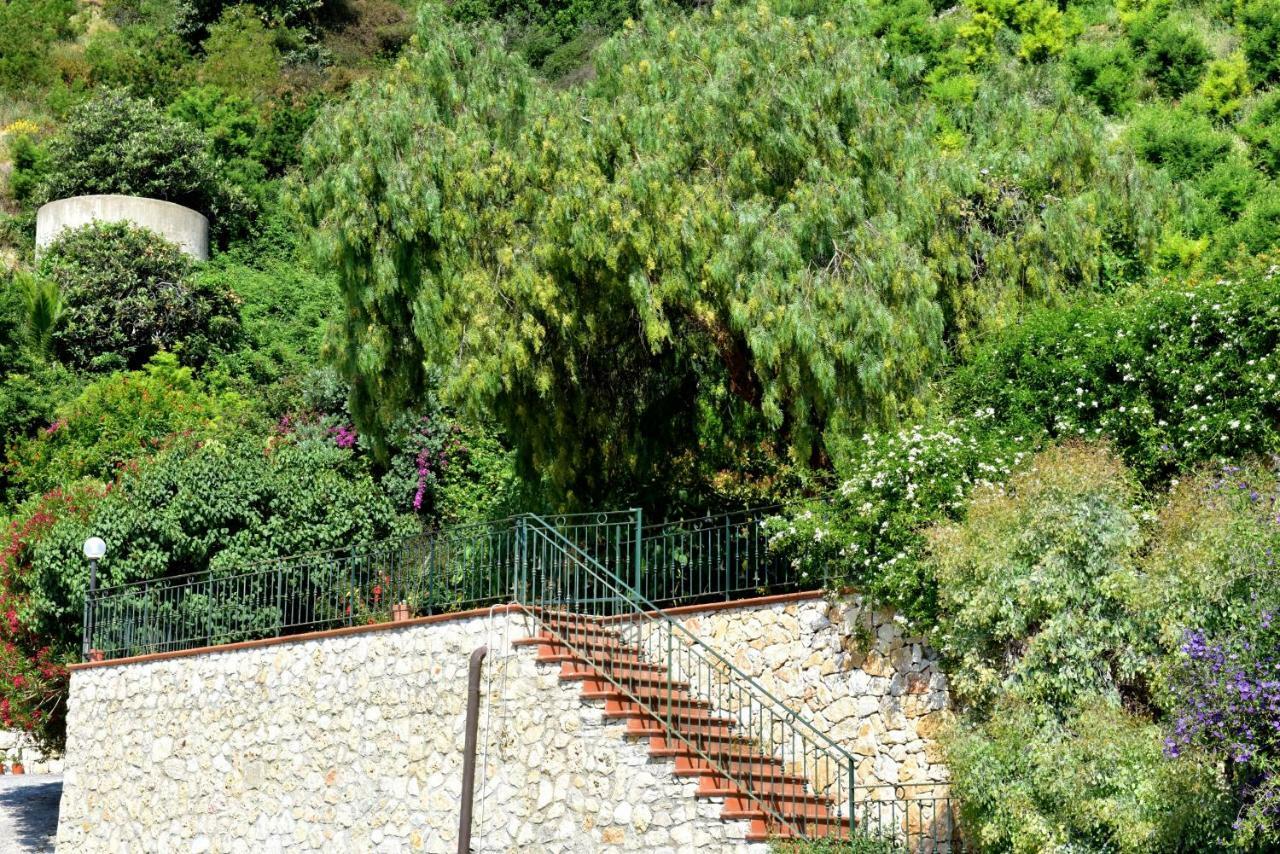 Agriturismo Un Mare Di Fiori Vila Ventimiglia Exterior foto