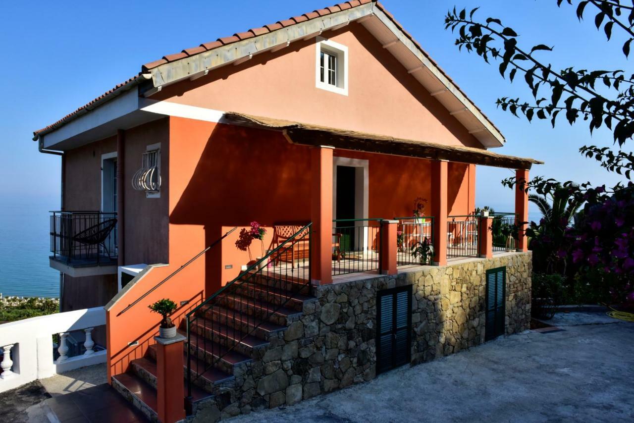 Agriturismo Un Mare Di Fiori Vila Ventimiglia Exterior foto