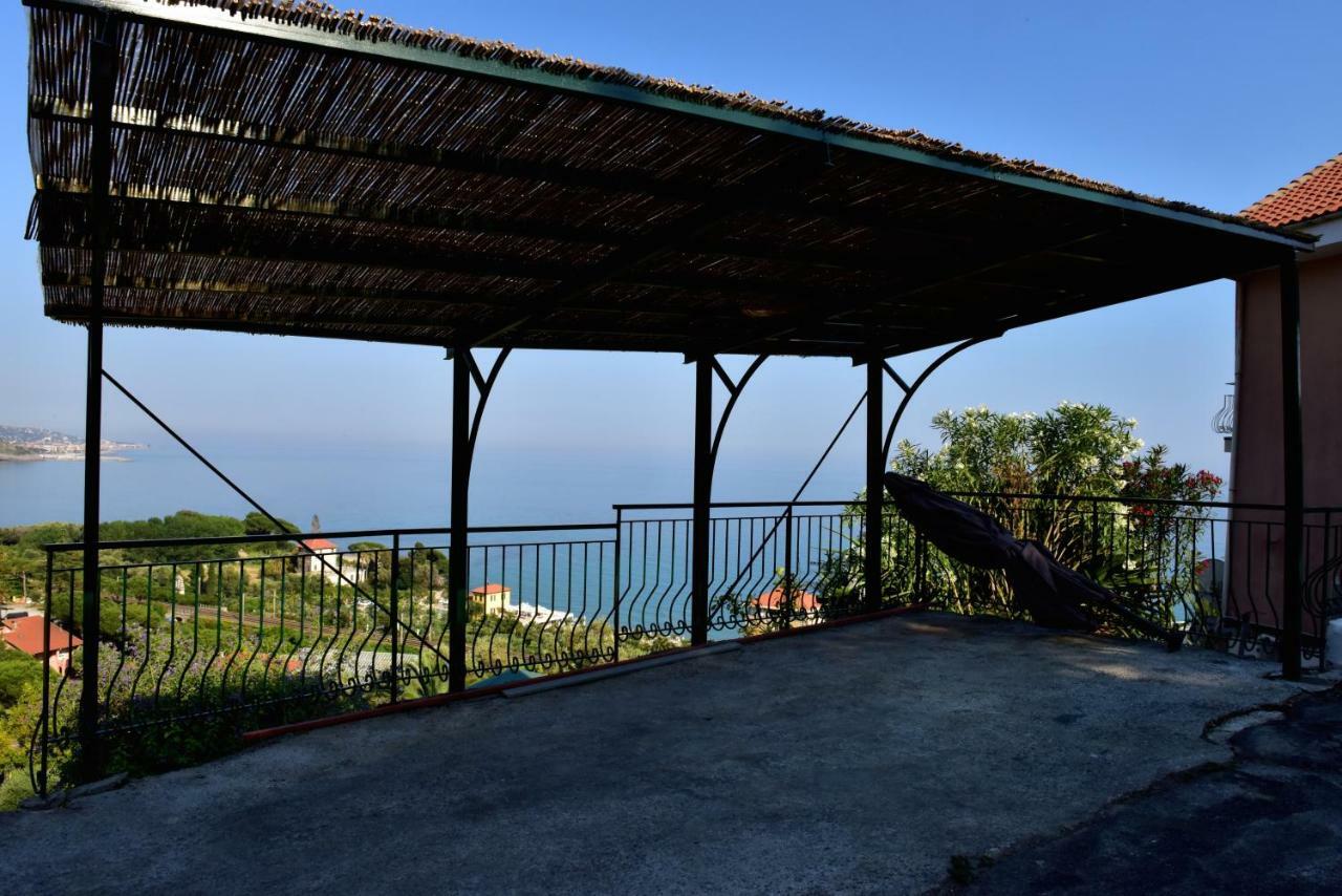 Agriturismo Un Mare Di Fiori Vila Ventimiglia Exterior foto