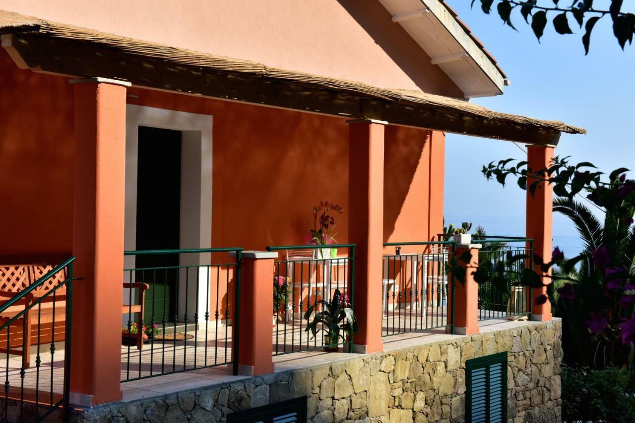 Agriturismo Un Mare Di Fiori Vila Ventimiglia Exterior foto